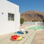 Elixirium Villa Perissa (Santorini)