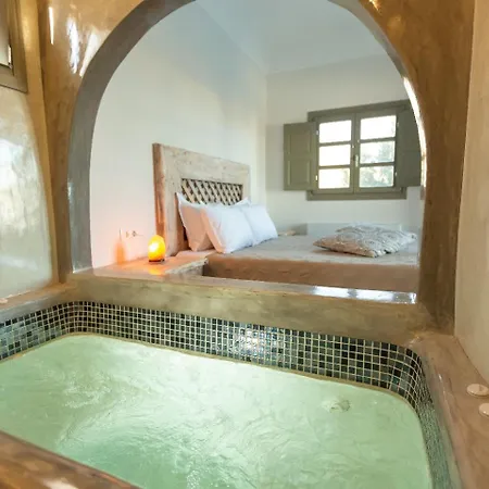 Elixirium Perissa (Santorini)