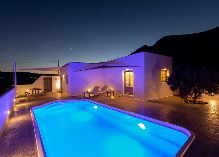 Elixirium Perissa (Santorini)